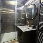 La Golden Room